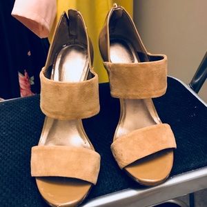 TALBOTS Tan Heels Size 5.5